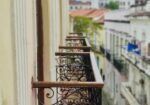 Espectacular Propiedad Colonial de 2 Dormitorios con 5 Balcones a la Calle en La Habana Vieja. GG-131