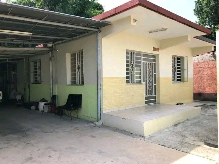 CASA INDEPENDIENTE CON GRAN GARAJE PARA NEGOCIO! Casino Deportivo