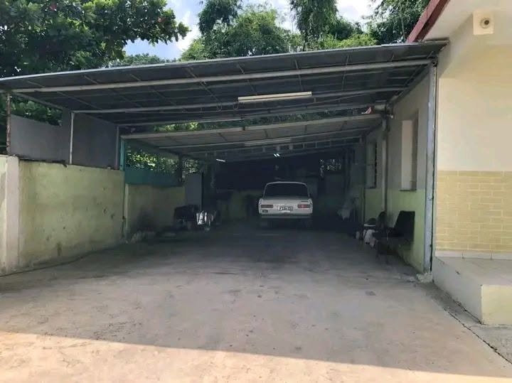 CASA INDEPENDIENTE CON GRAN GARAJE PARA NEGOCIO! Casino Deportivo