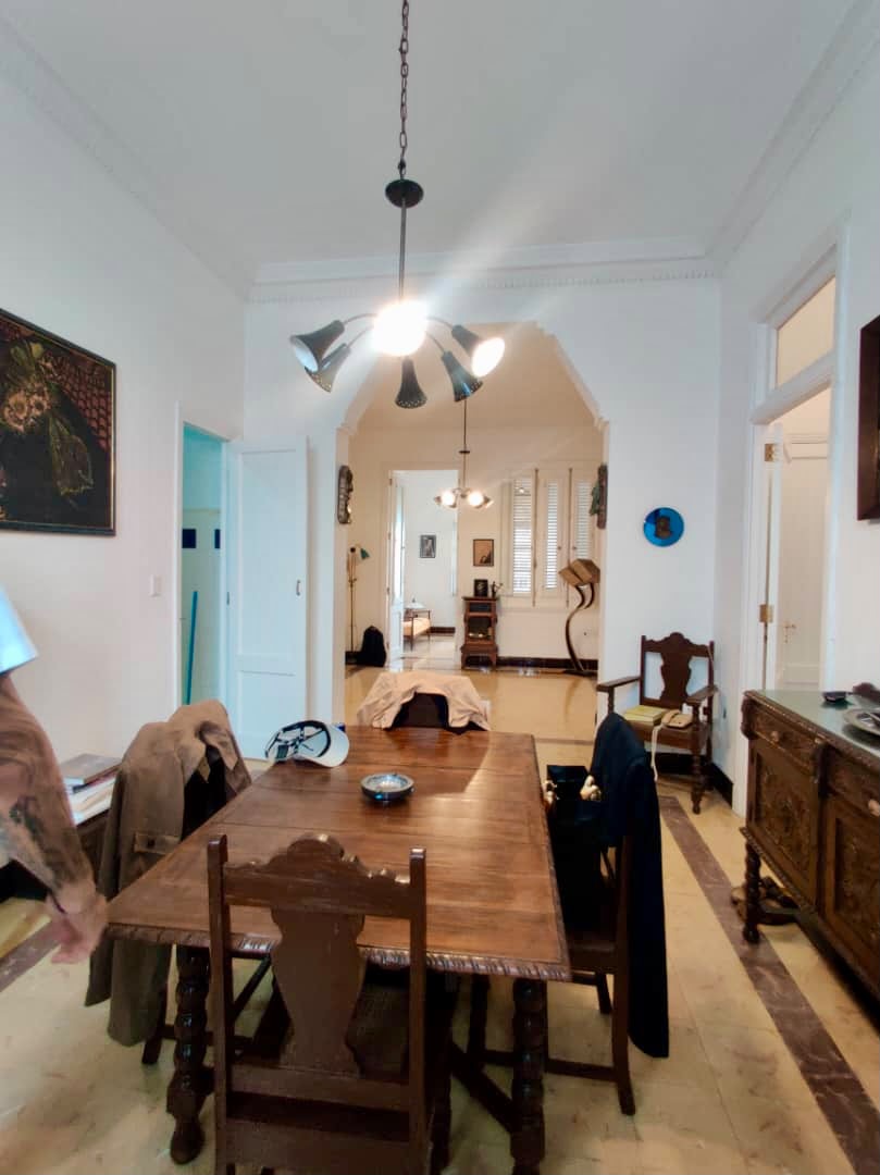 Apartamento de 3 Dormitorios y Medio Completamente Remodelado y con Vista al Mar en el Vedado. GG-129